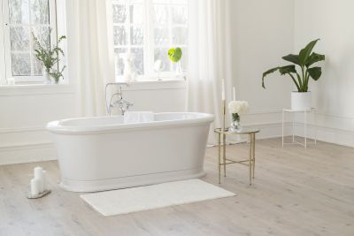 Space-Saving Corner Tub